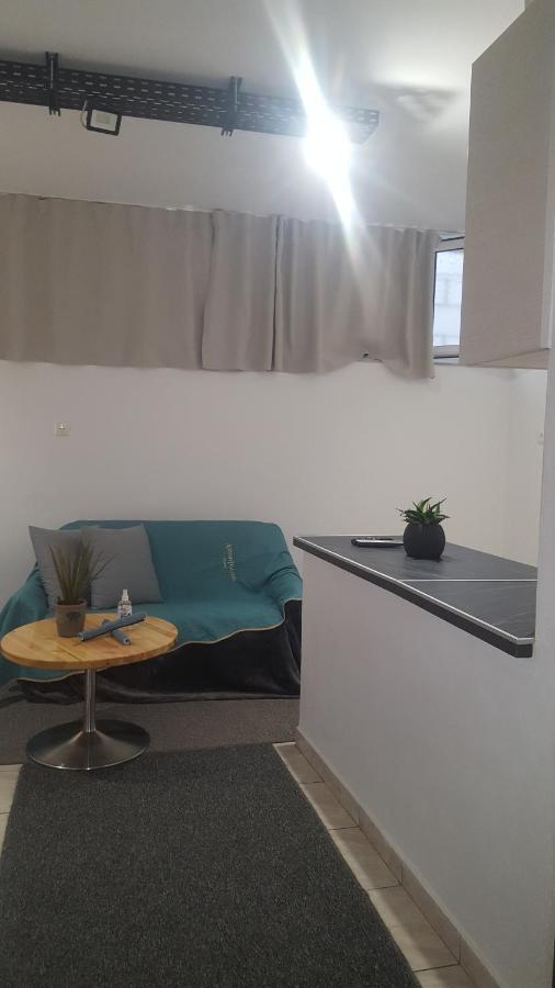 Studio V3St & Parking Larissa Eksteriør billede